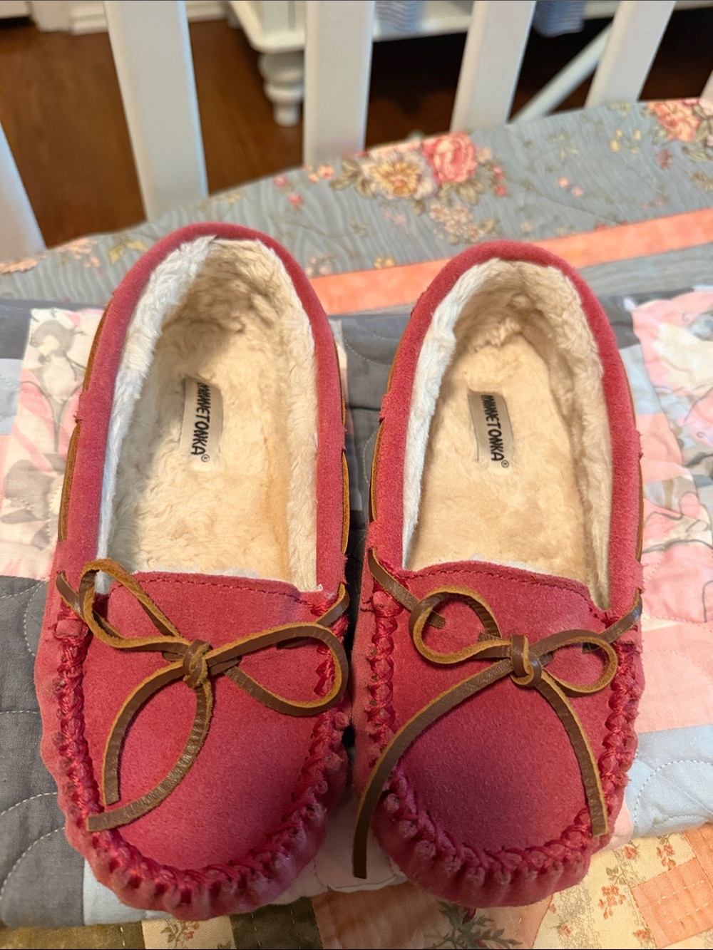 Minnetonka Little Girl Rose Pink Suede Moccasins with Bow